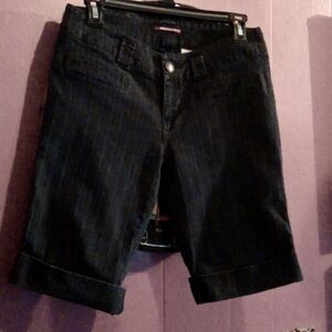 Union Bay size 7 black pinstripe Bermuda jean shorts
